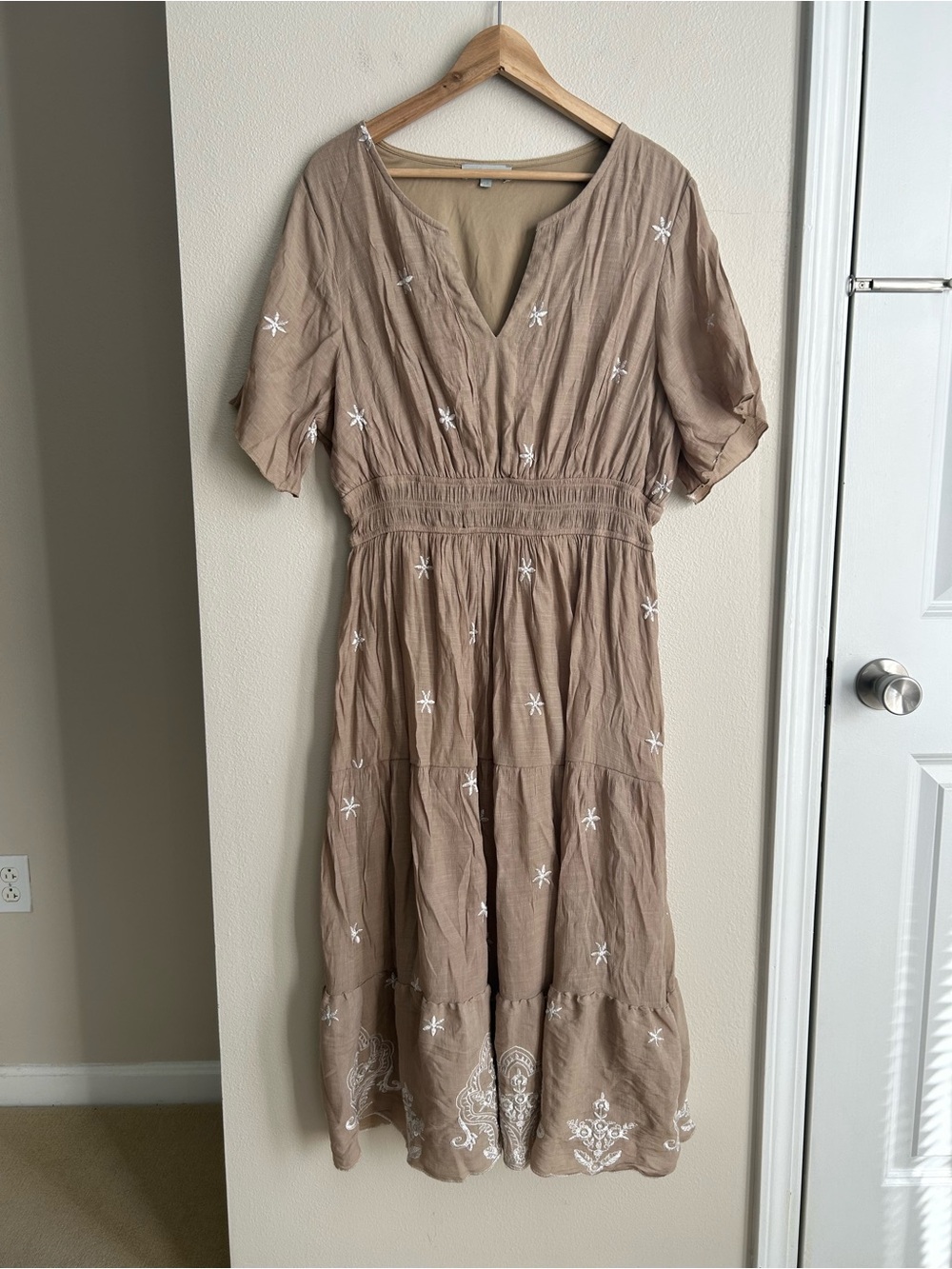 J GEE Boho Embroidered Tiered V-Neck Midi Maxi Dress Tan White Size 2X